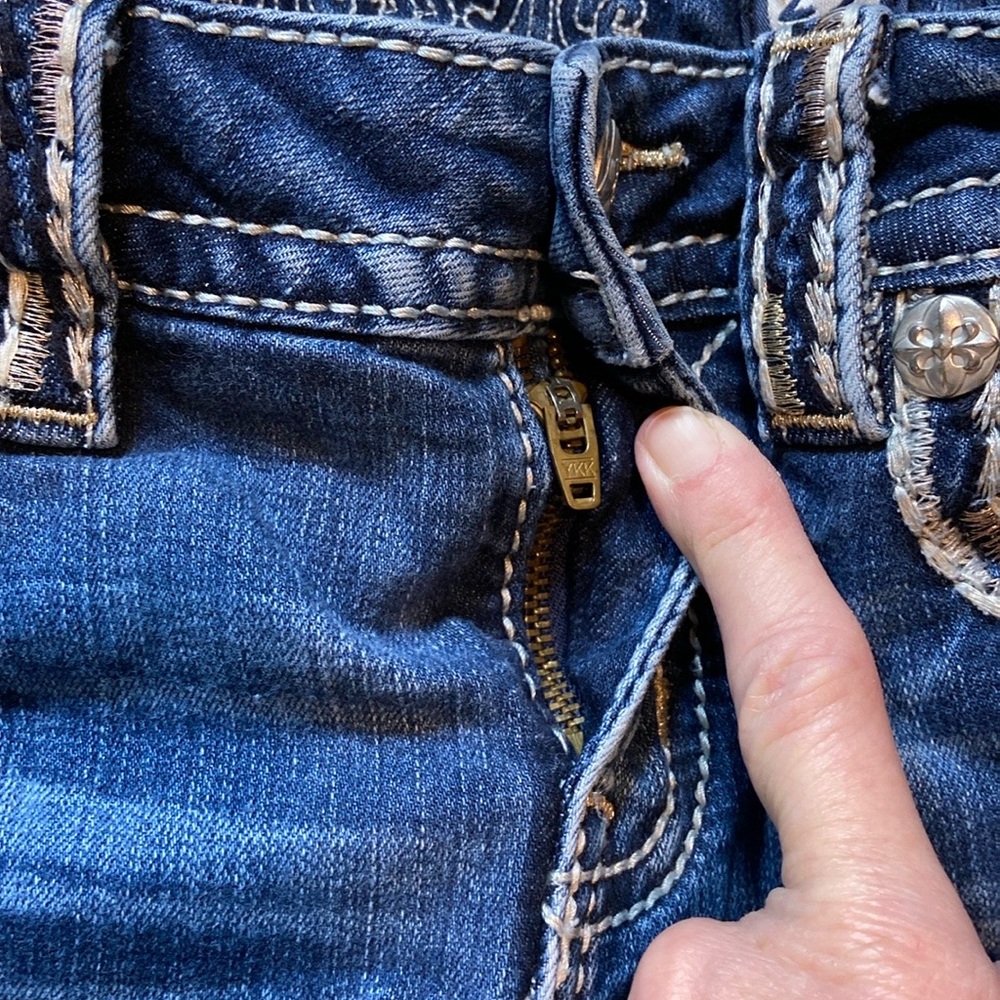 Women’s Distressed Denim Short by Miss Me Brand. EUC! - Picture 4 of 16